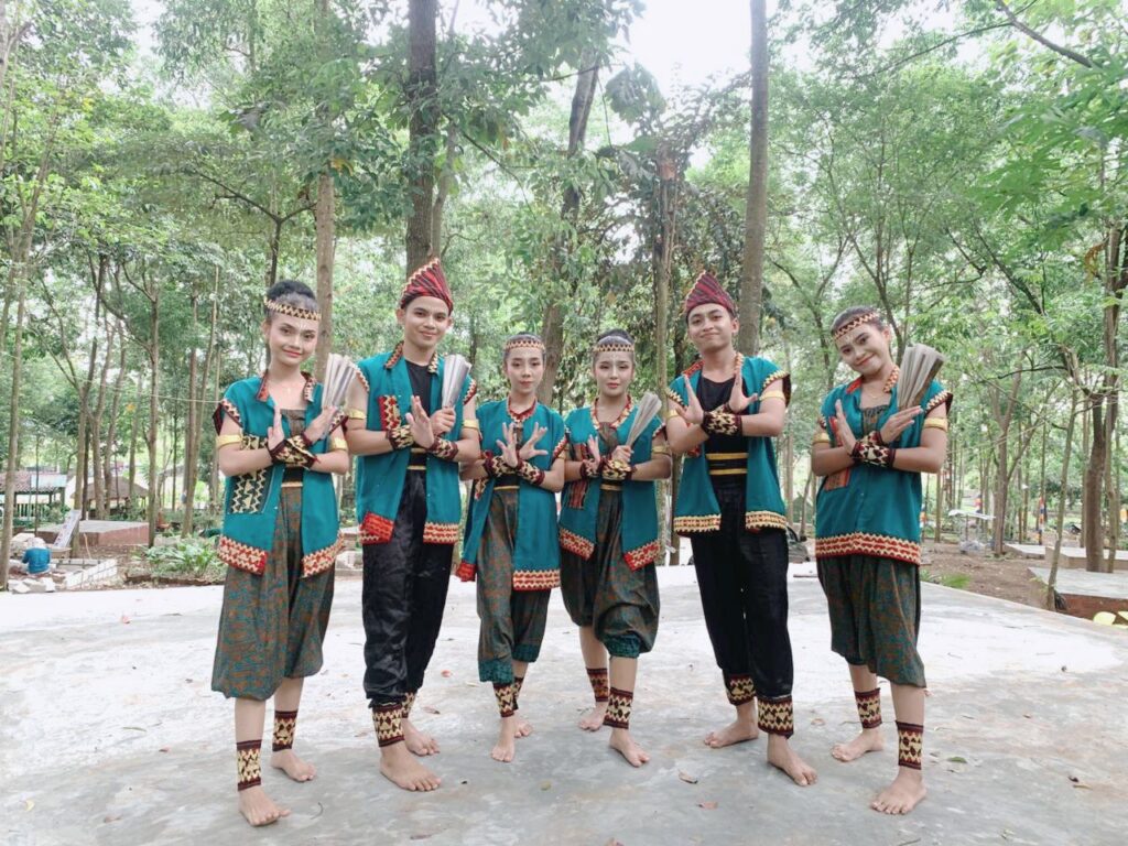 Mahasiswa UKM Bidang Seni Sekolah Tinggi Ilmu Ekonomi Gentiaras Raih Juara 1 Pada Lomba Cipta Tari Kreasi Lampung Se – Keuskupan Tanjung Karang